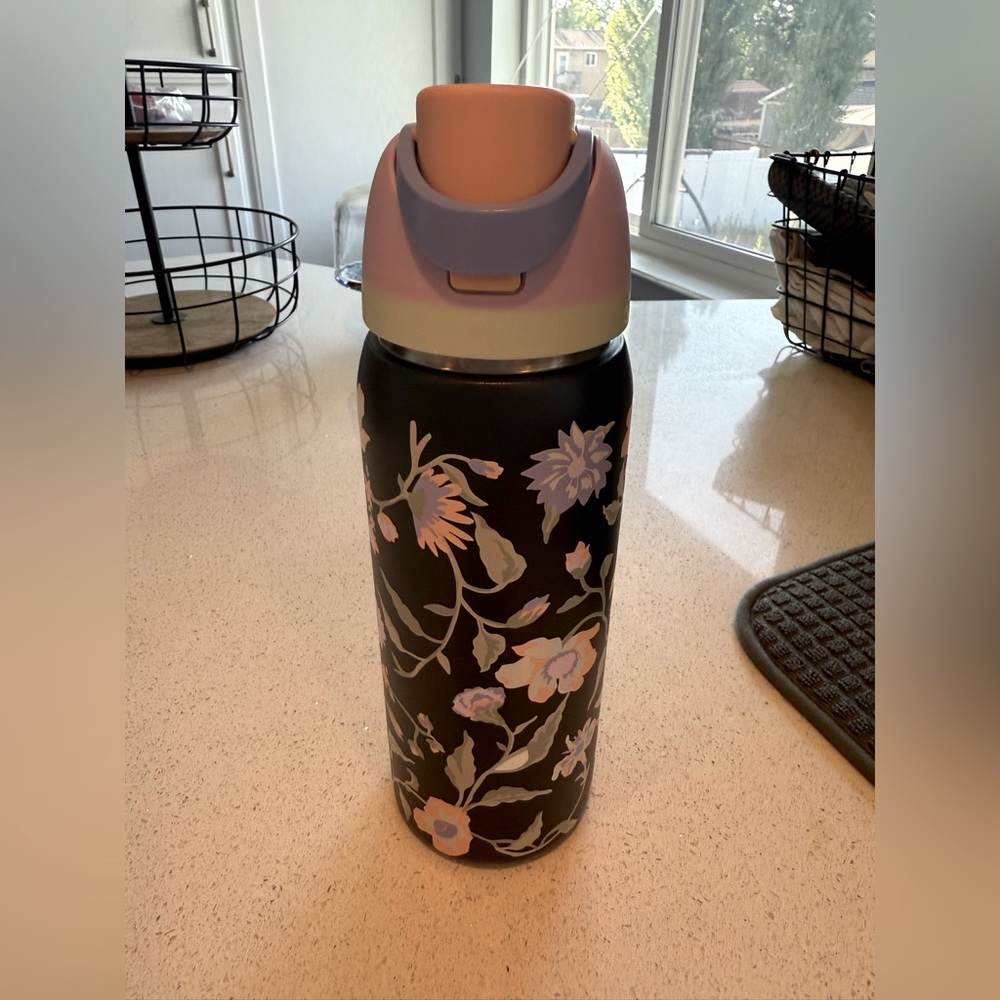 EUC Owala UO Exclusive FreeSip 32 oz Floral Water Bottle